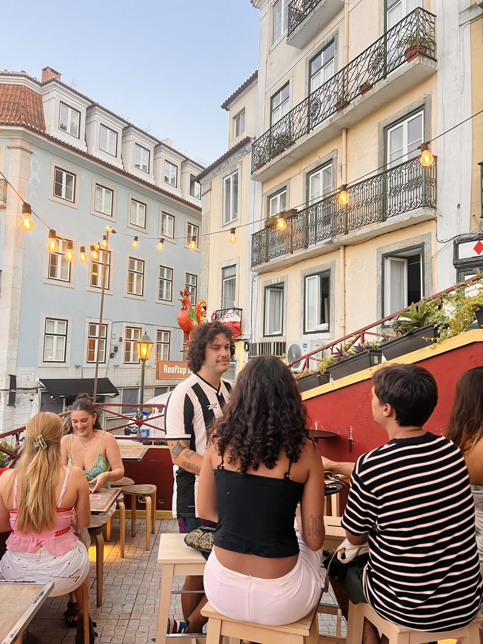 Esplanada e terraço com vista para o Rossio em Lisboa